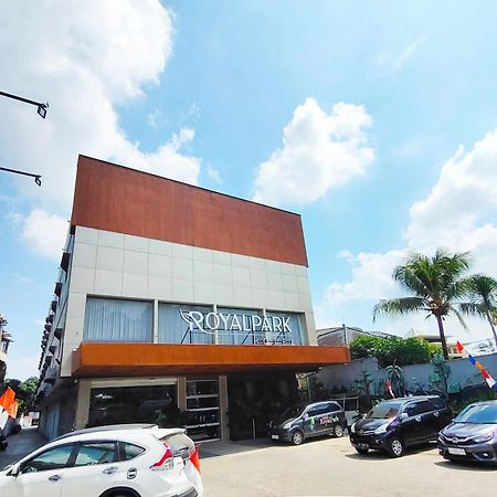 Royal Park Hotel Samarinda Exterior foto