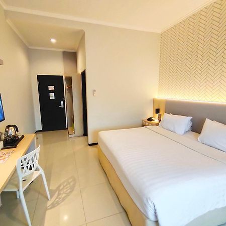 Royal Park Hotel Samarinda Exterior foto