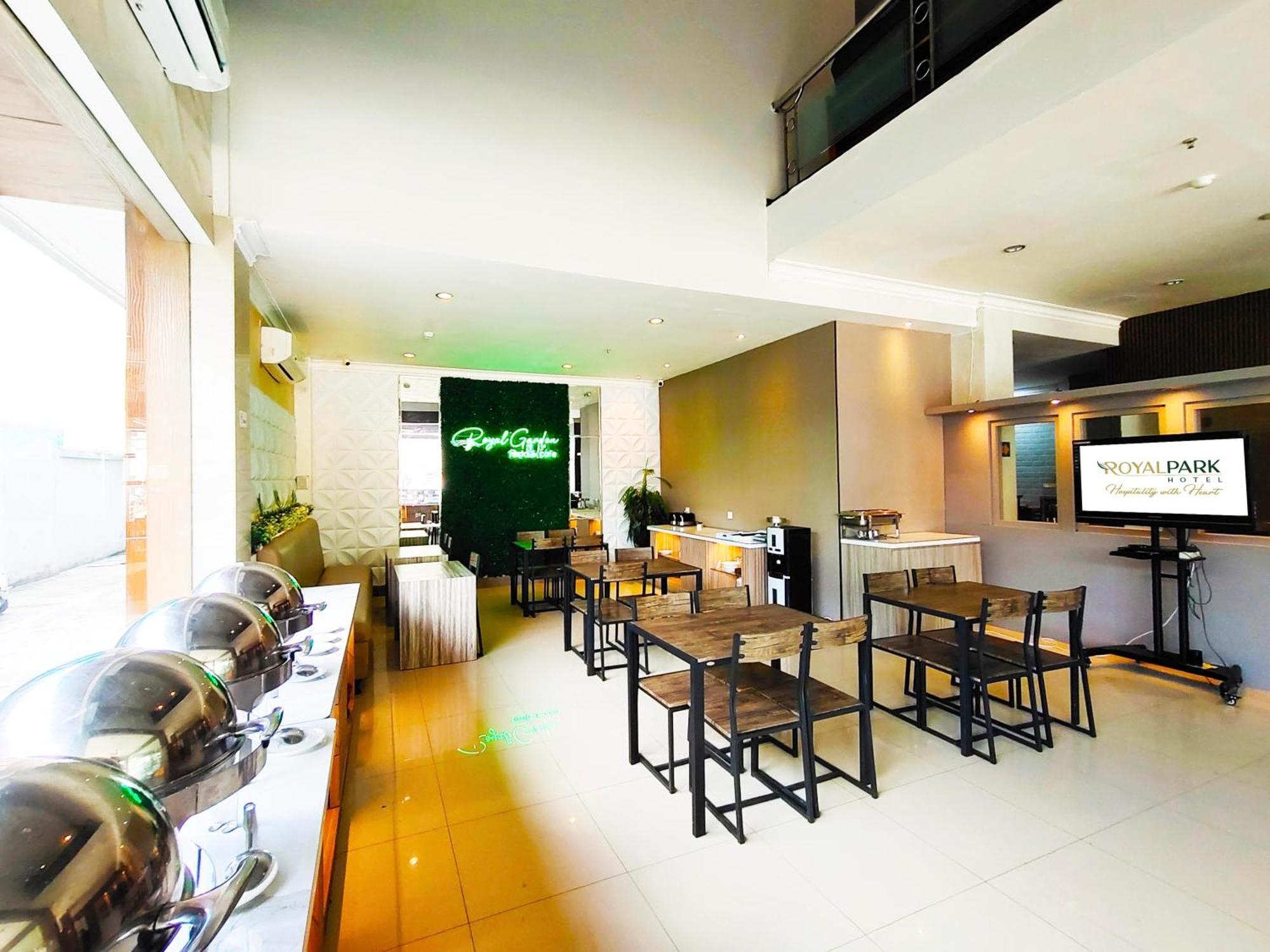 Royal Park Hotel Samarinda Exterior foto