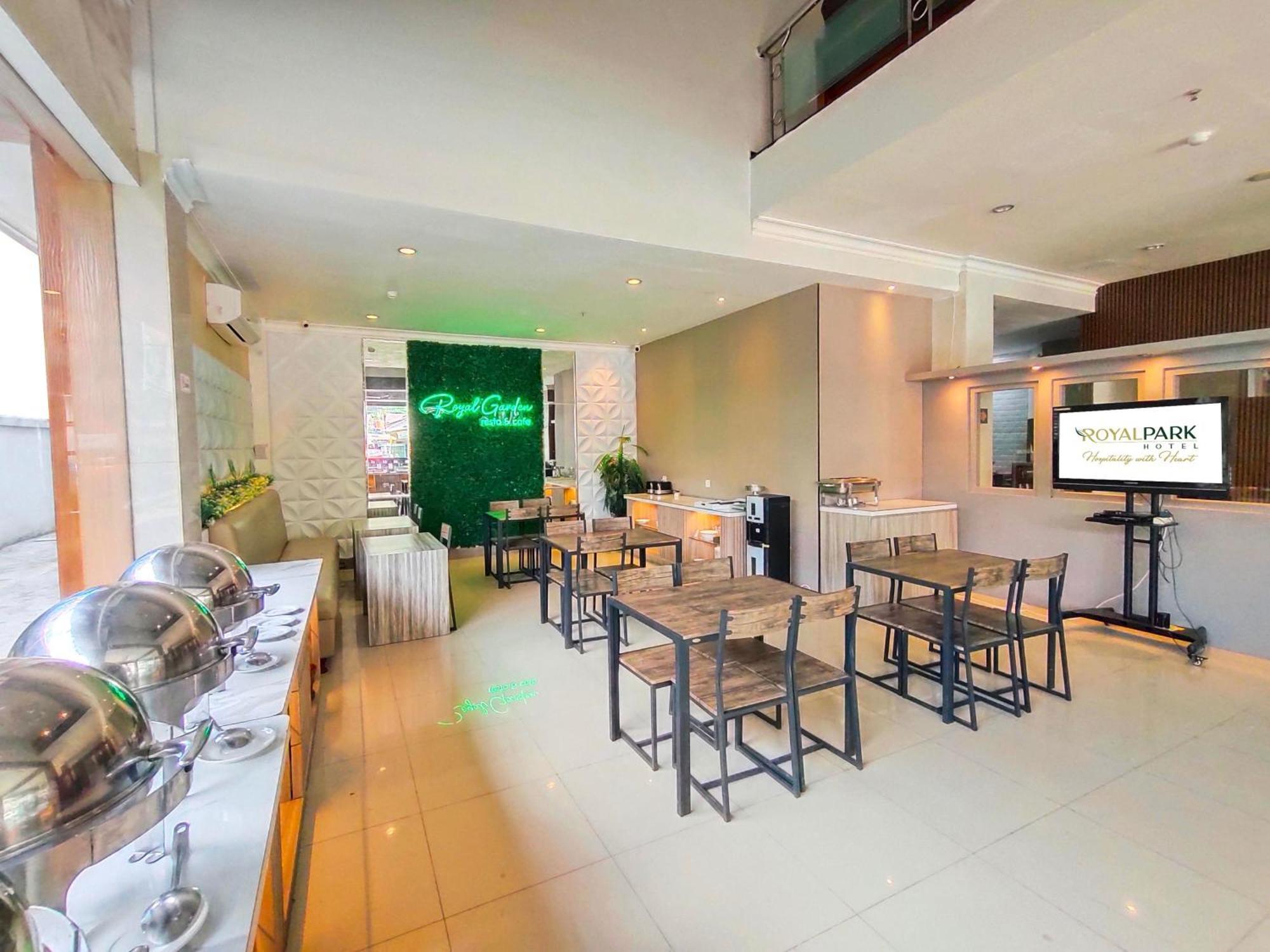Royal Park Hotel Samarinda Exterior foto