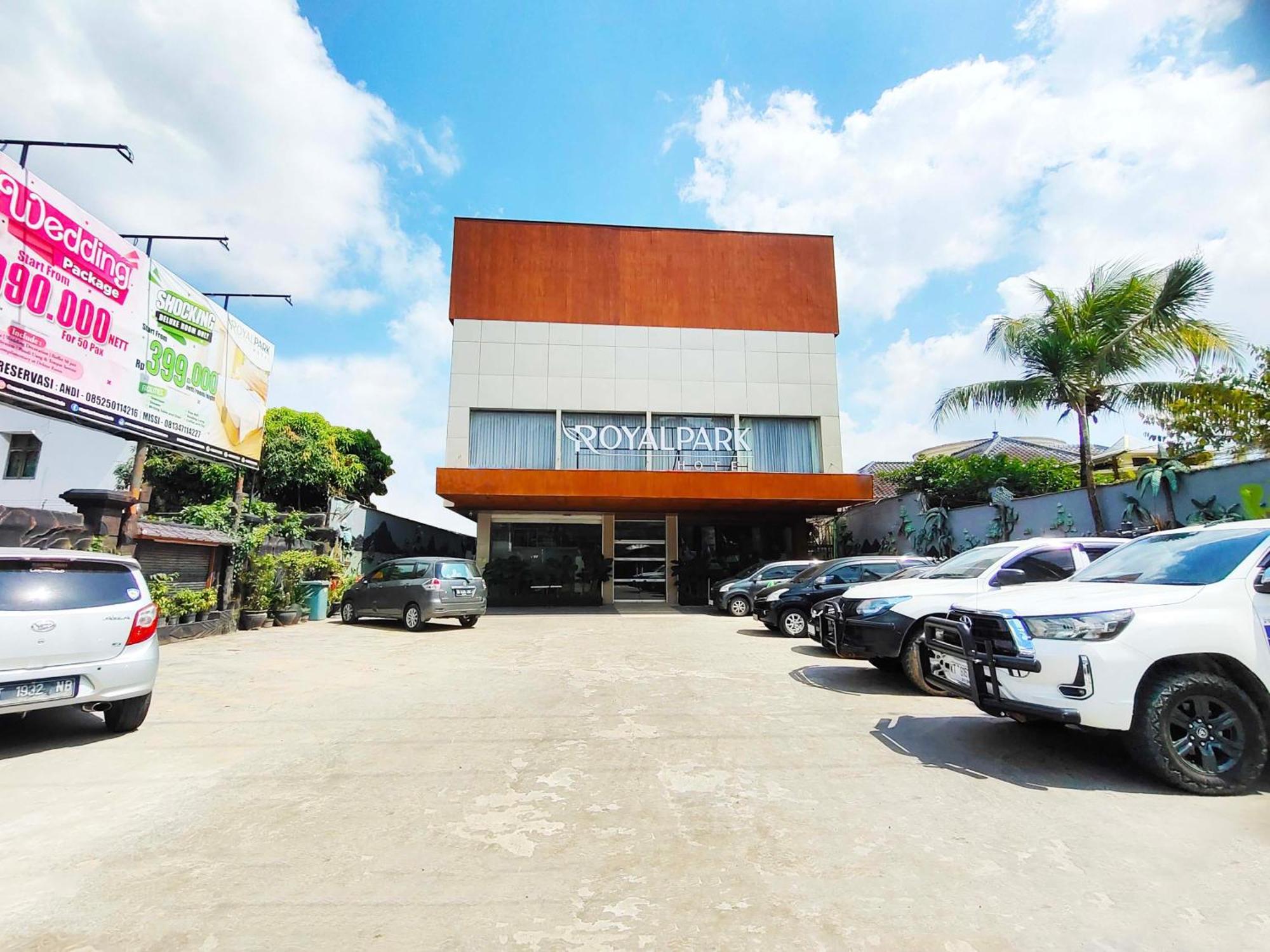 Royal Park Hotel Samarinda Exterior foto