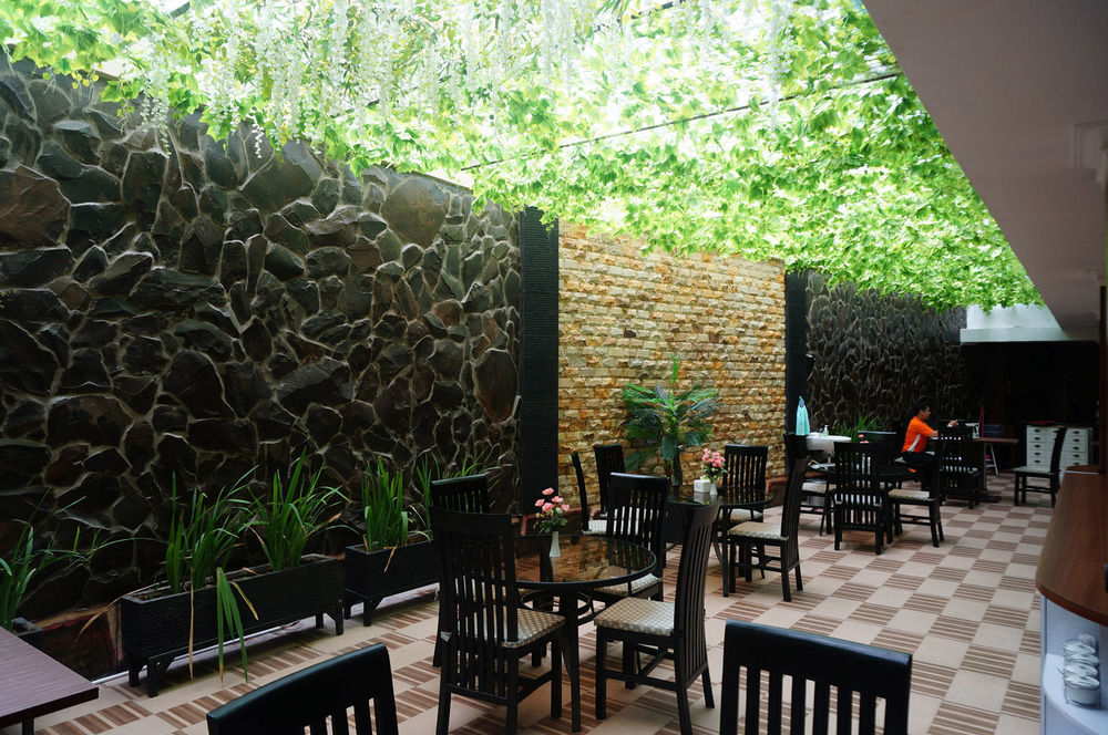 Royal Park Hotel Samarinda Exterior foto