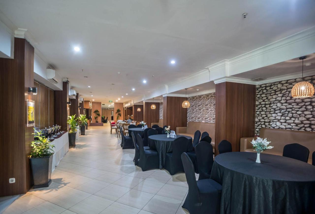 Royal Park Hotel Samarinda Exterior foto